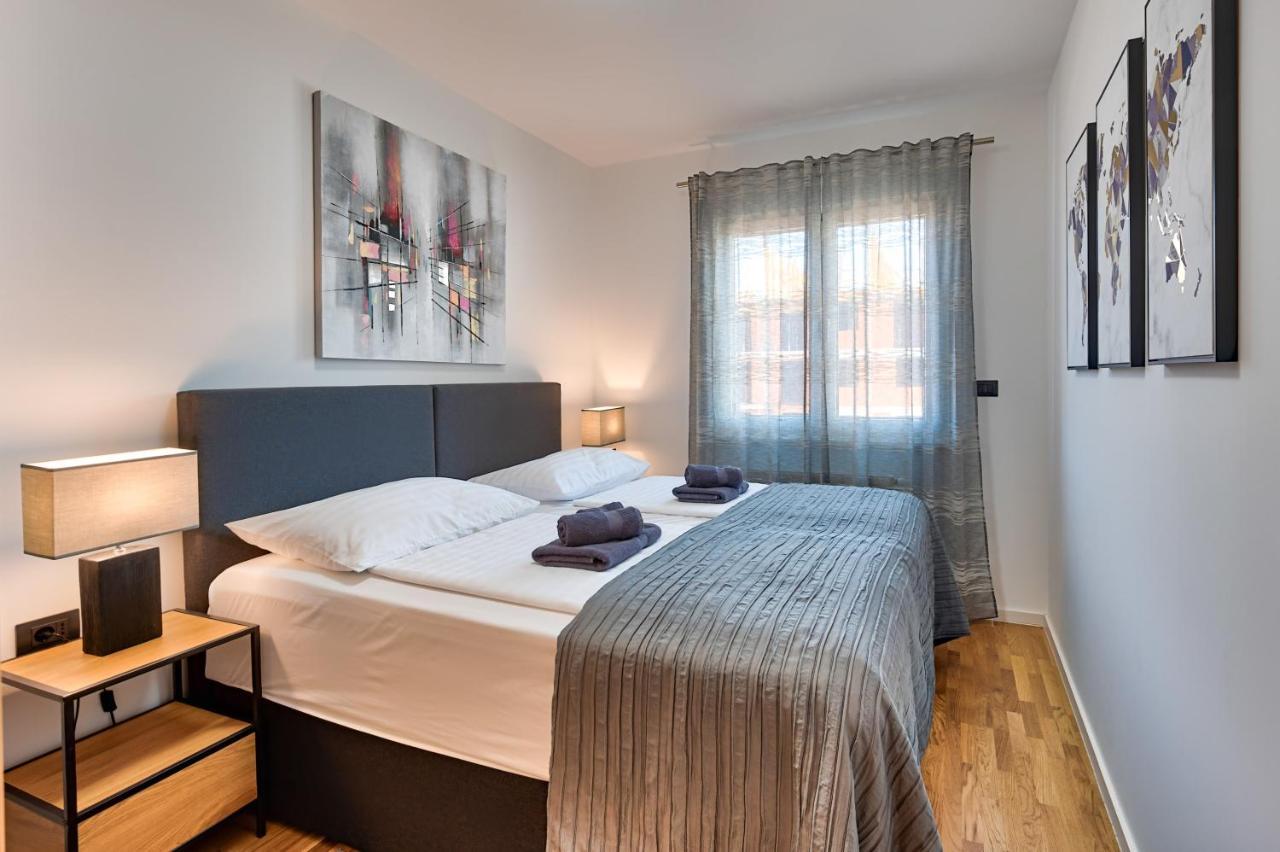 Art Apartment Monvidal Pula Exterior photo