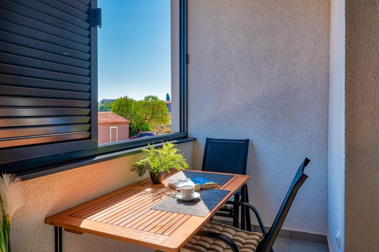 Art Apartment Monvidal Pula Exterior photo