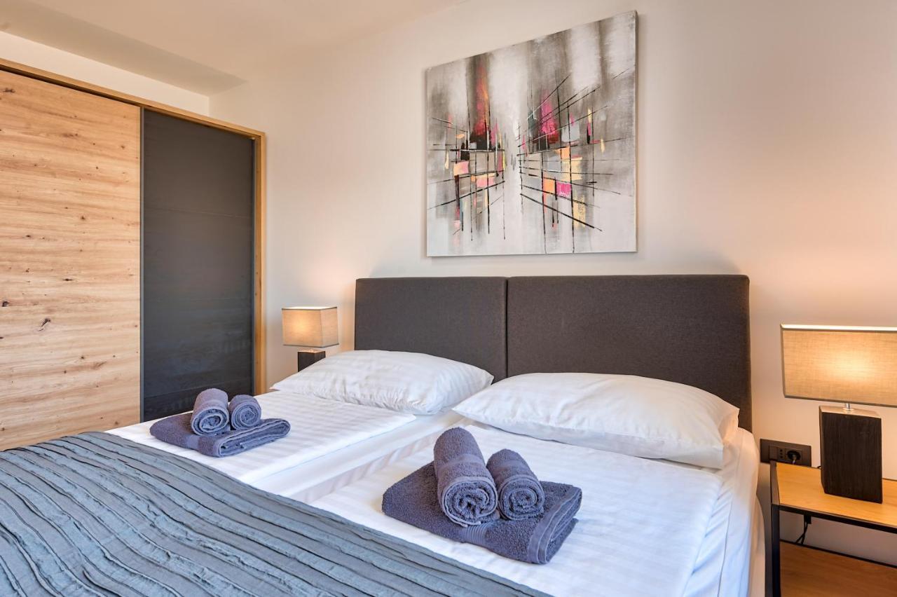 Art Apartment Monvidal Pula Exterior photo